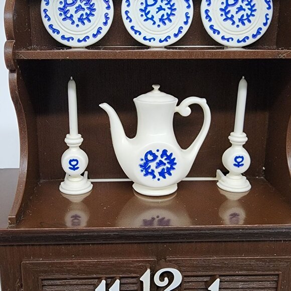 Vintage Cabinet Hutch Wall Kitchen Clock Brown Electric by Spartus 11" - Picture 11 of 11